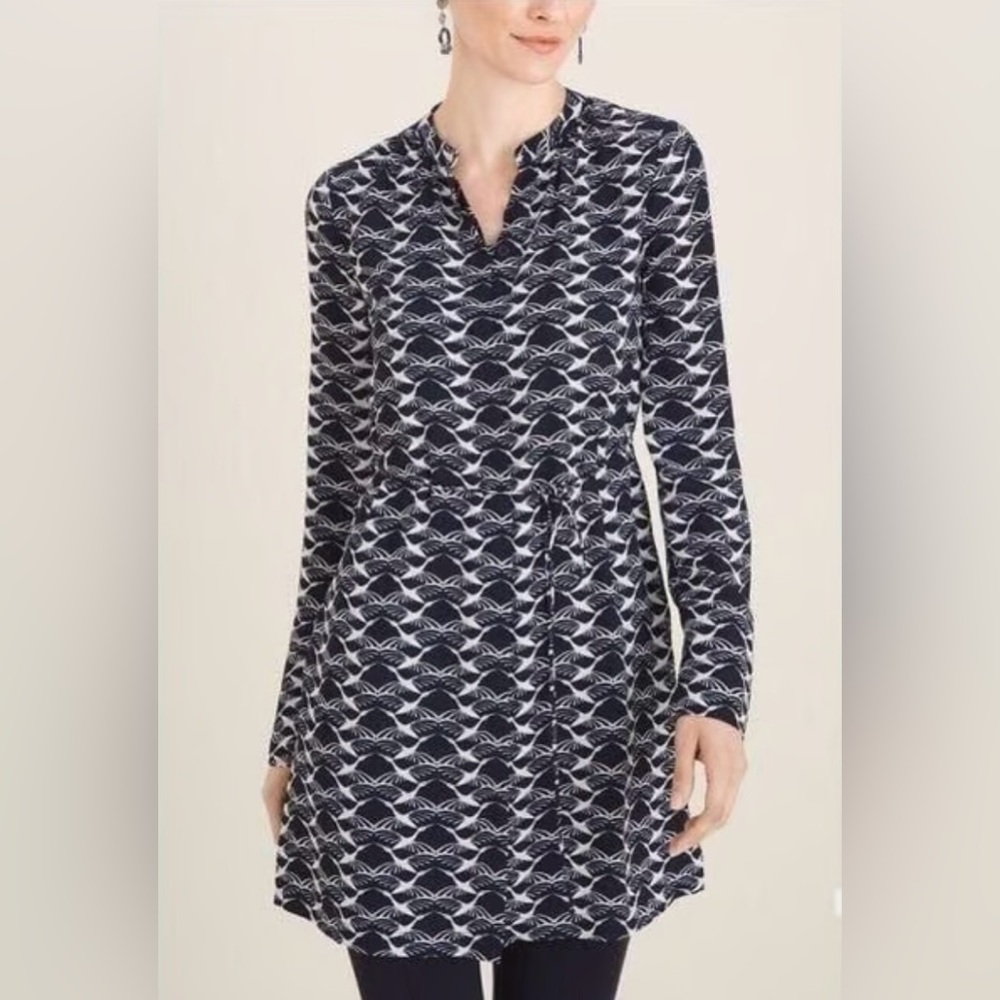 Chico’s Geometric Bird Tunic in Navy and White size M